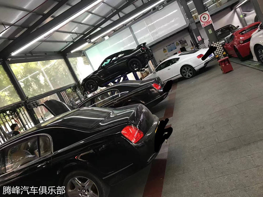 宾利专业维修：宾利飞驰发动机漏油维修更换上摆臂