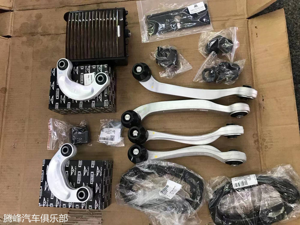 宾利专业维修：宾利飞驰发动机漏油维修更换上摆臂