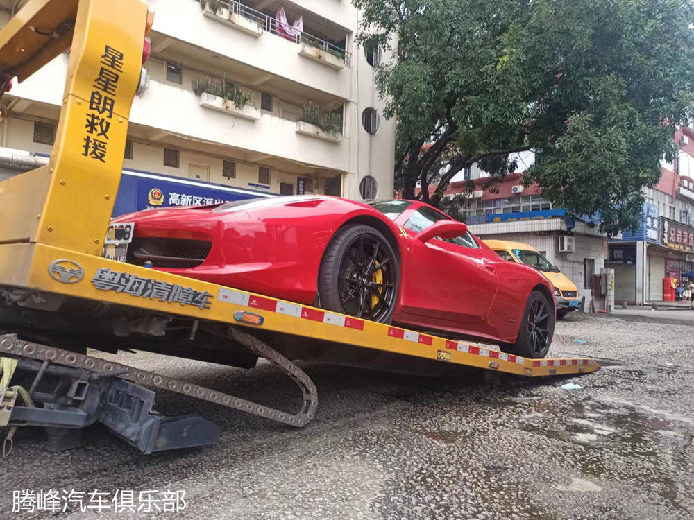 法拉利维修：法拉利458轮毂变形轮胎损坏更换新的轮胎、轮毂修复