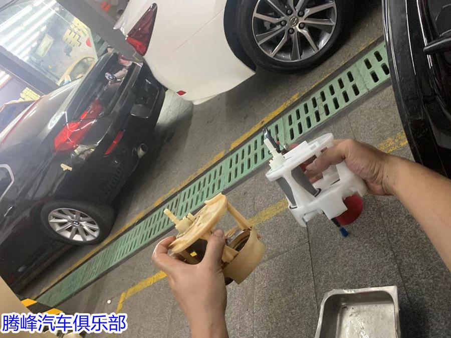 深圳奔驰维修：奔驰S500维修更换油泵总成更换汽油格